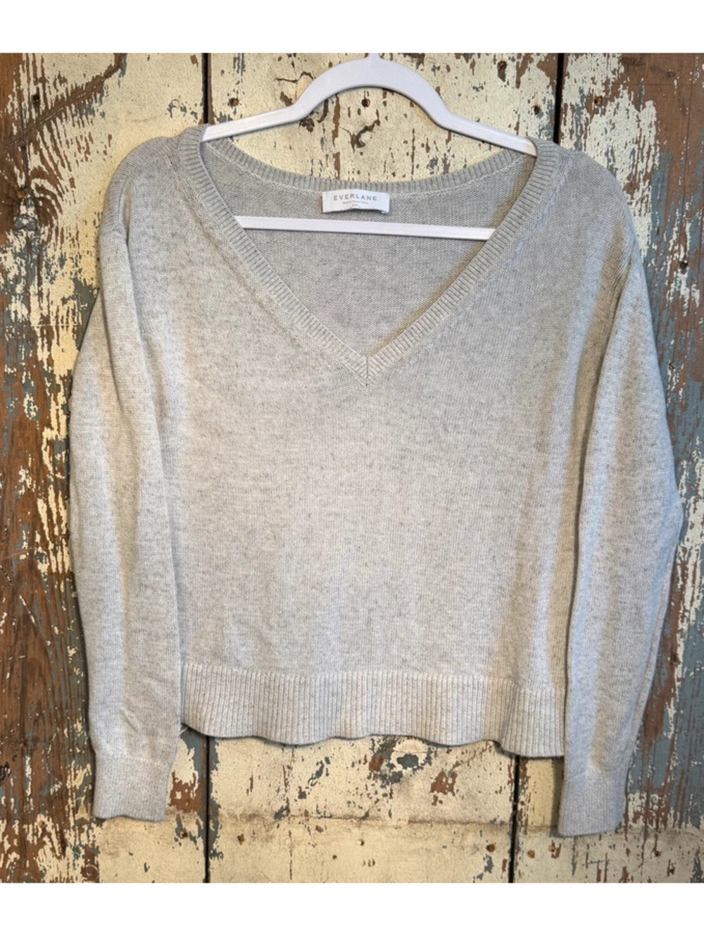 Everlane V-neck cropped long sleeve gray sweater XXS